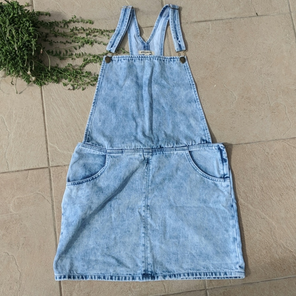 Billabong--fits like a 10